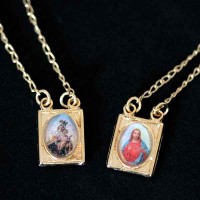 Escapulrio Folheado a Ouro Sagrado Corao Jesus e Maria 60cm