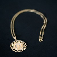 Collar Joyera Semi chapado en oro Herradura Colgante con 45cm de Singapur