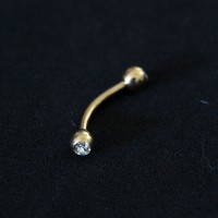 Piercing Sobrancelha Microbell Curvo Esfera Folheado a Ouro Amarelo 24k com 2 Pedras de Zircnia 1,2mm x 8mm
