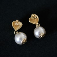 Pendiente plateado oro de la joyera Corazn Secreto Semi con Perla y diamantes de imitacin