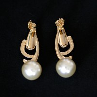 Semi Jewelry Earring Plated Gold Medium Pearl Diva