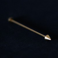 Piercing Megabell Transversal Spike Banhado a Ouro 18k 1,2mm x 36mm